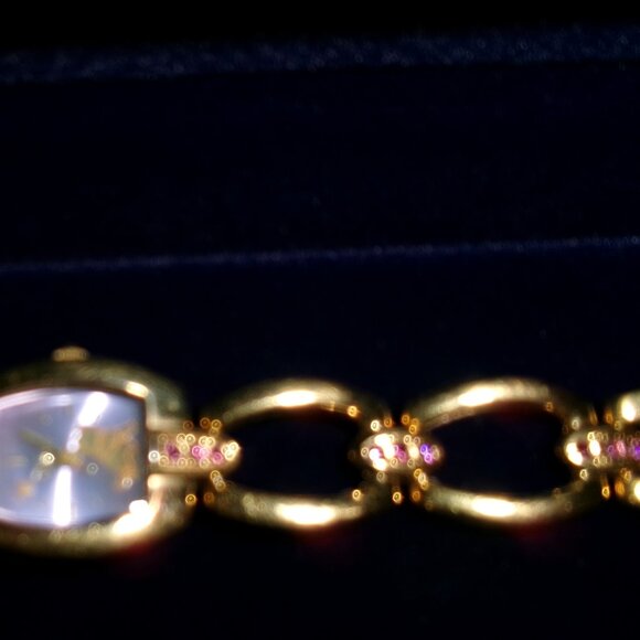 Charming Rare Vintage Disney Store Winnie the Pooh Watch with Purple Stones